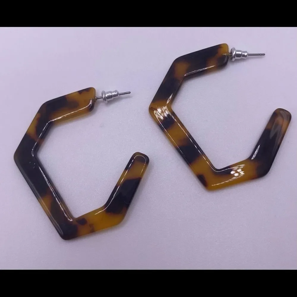 4/$20 Geometric Tortoise Hoop Earrings